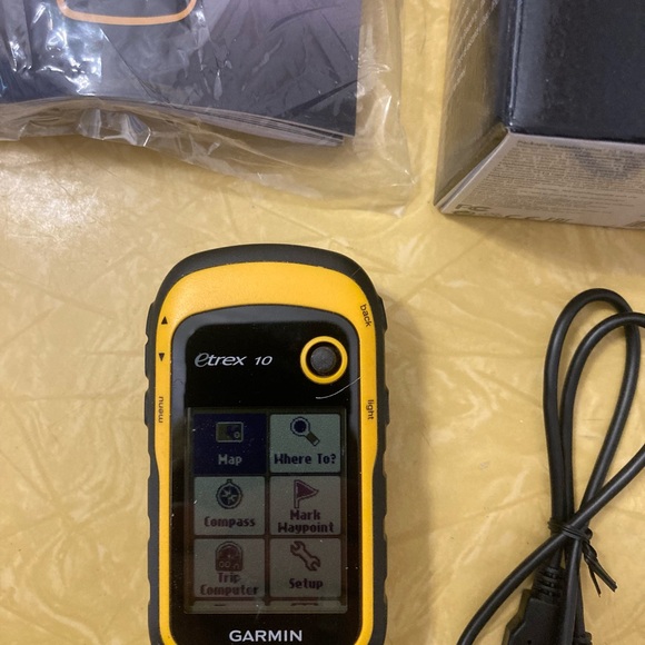 Garmin eTrex 10 Worldwide Handheld GPS Navigator - Picture 2 of 5